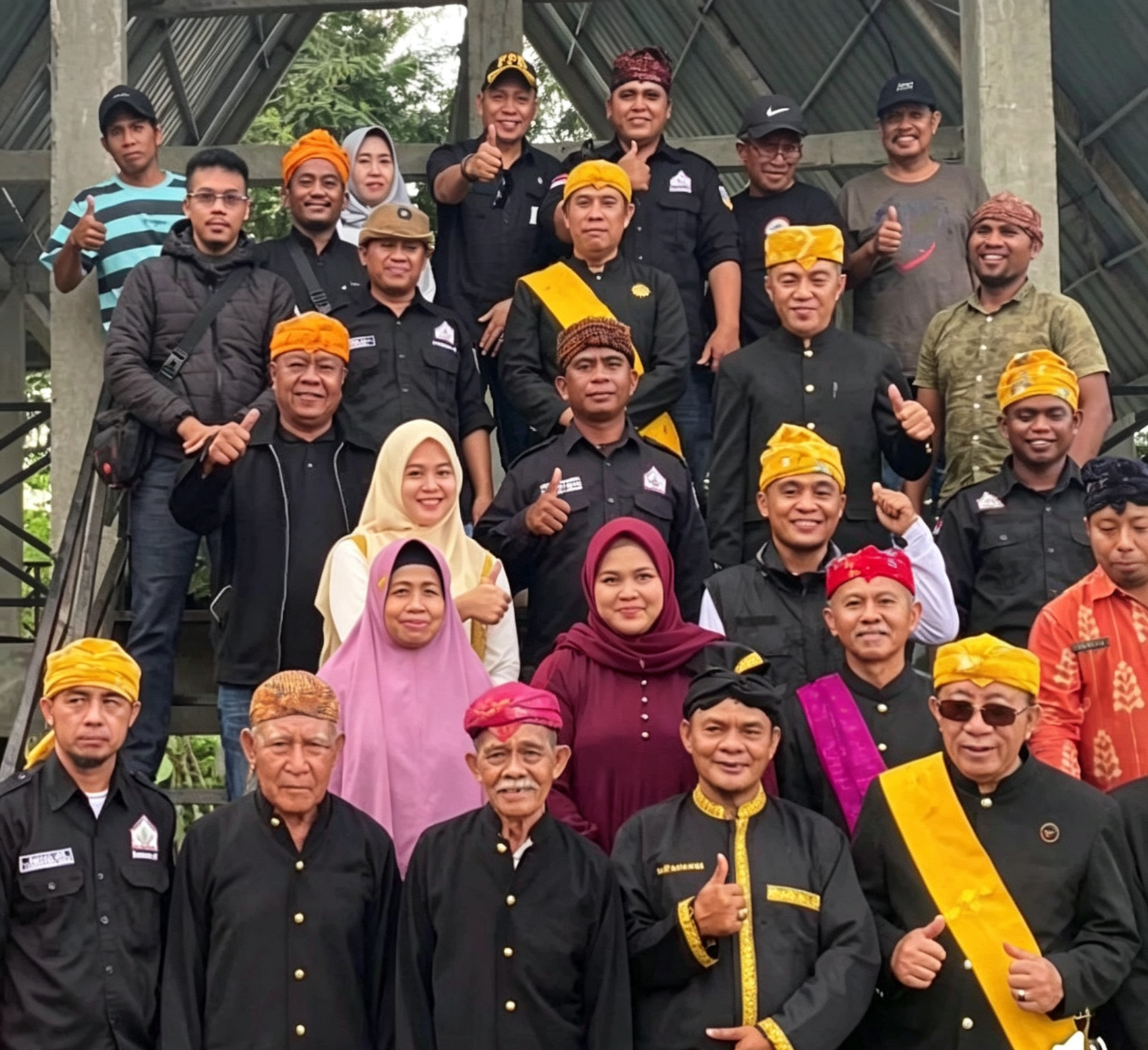 GELAR NDEI NTOVEA DI BERIKAN KEPADA YUNI USAI SIDANG ADAT